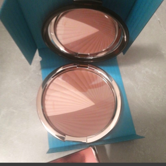 LIMITED EDITION - ESTEE LAUDER Matte & Glow Bronzing Trio - Picture 3 of 5